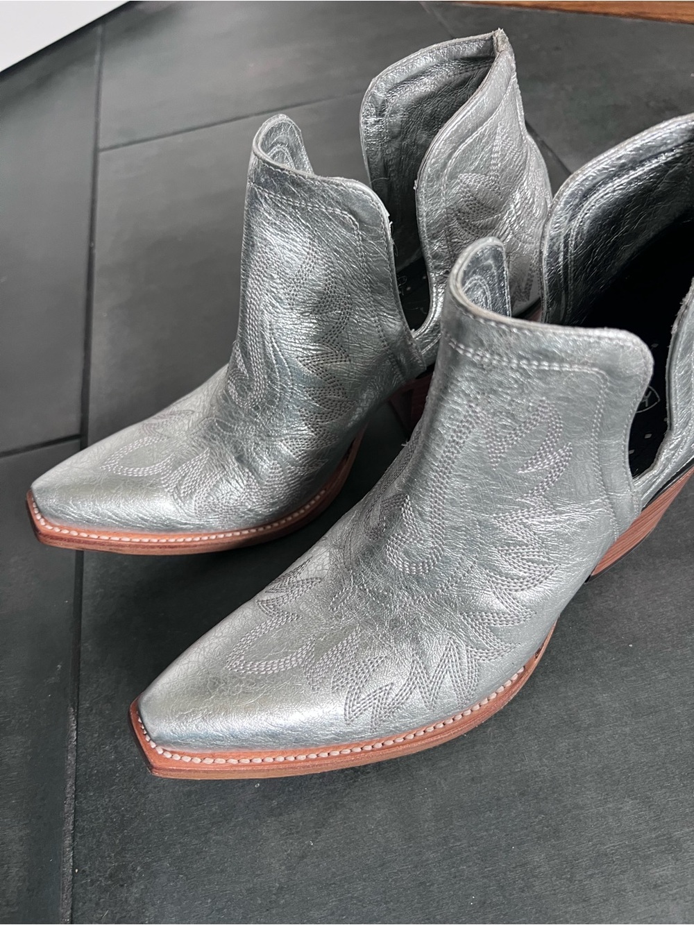 Ariat Dixon X Toe Western Metallic Silver Ankle Boot - Picture 9 of 14